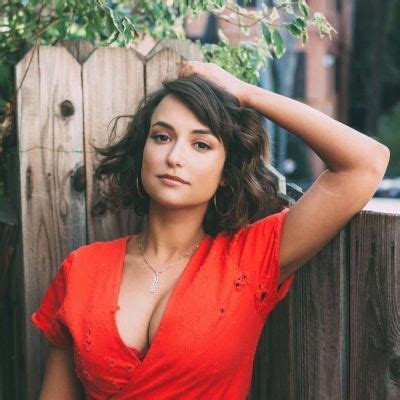 Milana Vayntrub Tita