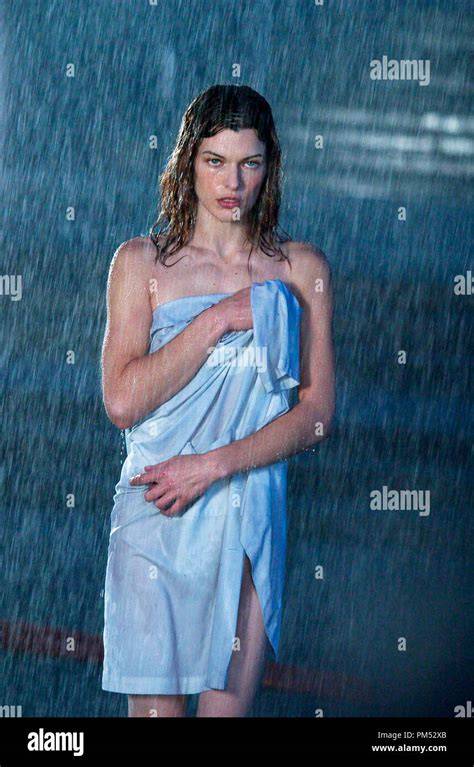 milla jovovich topless