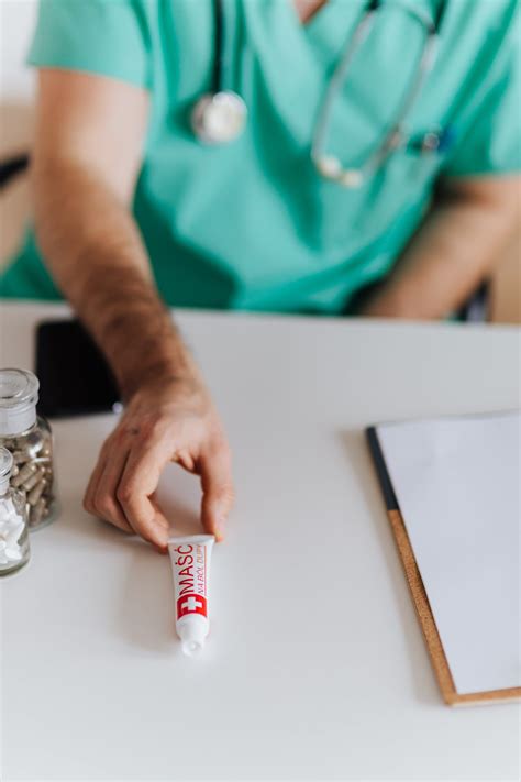 mina hemorrojder blöder