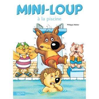 mini loup a la piscine
