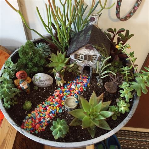 Read Online Miniature Gardens Design And Create Miniature Fairy Gardens Dish Gardens Terrariums And More Indoors And Out 