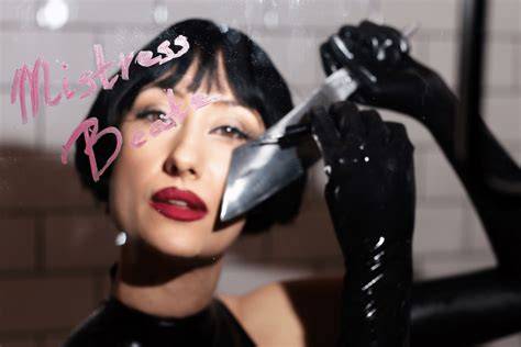 mistress max nude