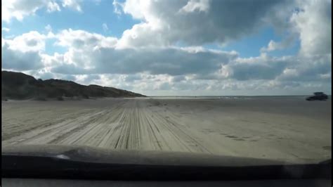 mit dem auto in blokhus an strand