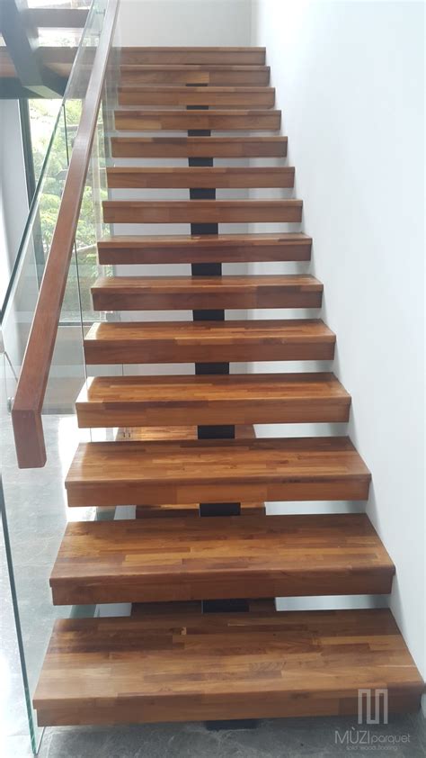 model railing tangga kayu jati