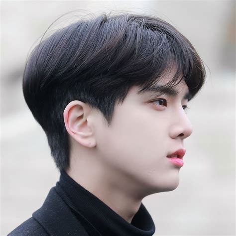 MODEL RAMBUT TWO BLOCK - Model Rambut Two Block Ala Idol Korea Ini Bikin Ganteng Maksimal!