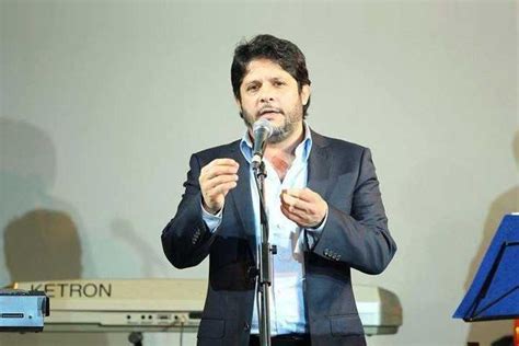 moin sharif biography examples