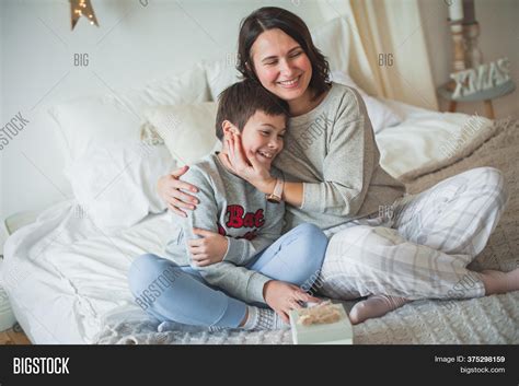 mom son bed