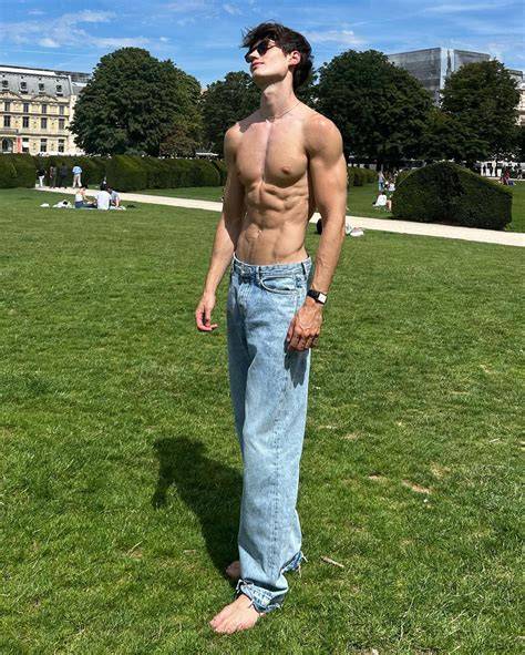 moritz hau nude