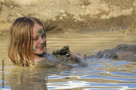 mudding nude