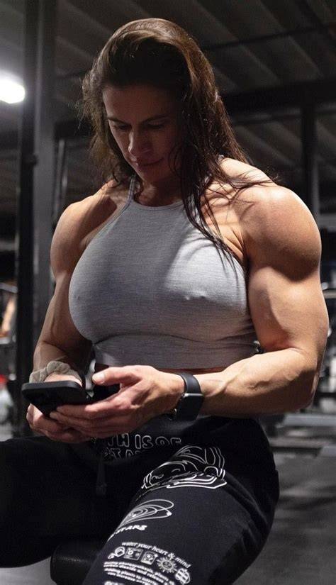 muscular babe nude