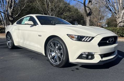 Mustangs 2015 Square 12x1