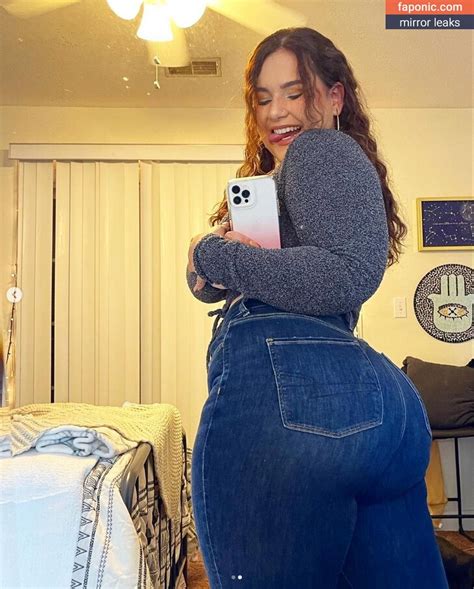 myrakatexoxo OnlyFans leaked content