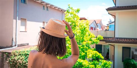 nachbarin nackt auf balkon