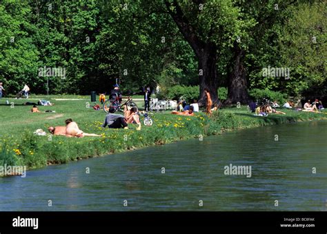 Nackt Im Park