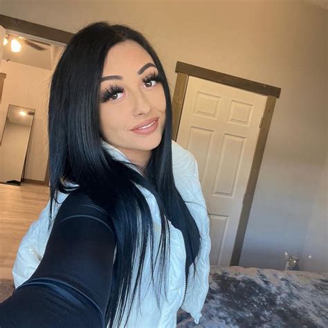 nelliemc nude