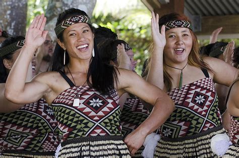 New Zealand Traditional Food And Clothes