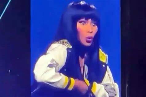 nicki minaj nude breasts