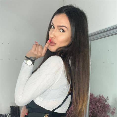 ninahairdresser nude