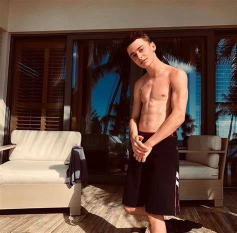 noah schnapp nudes