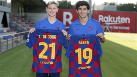 NOMOR PUNGGUNG DE JONG - De Jong Ingin Gunakan Nomor 21 di Barcelona