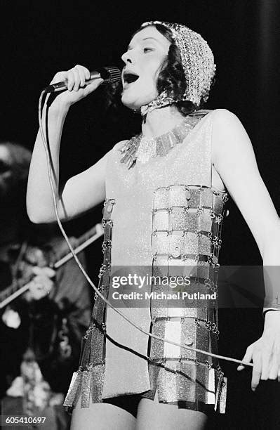 noosha fox biography