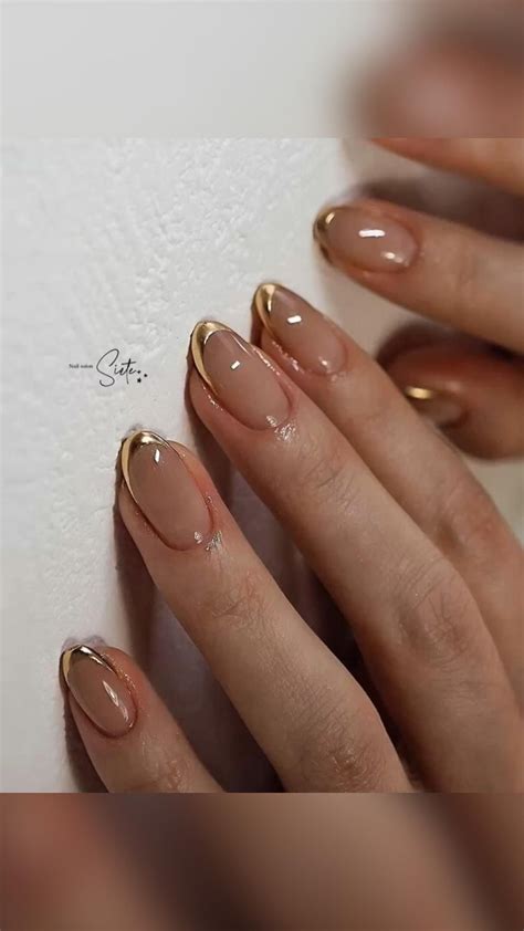 nude and gold nails