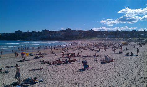nude at bondi beach