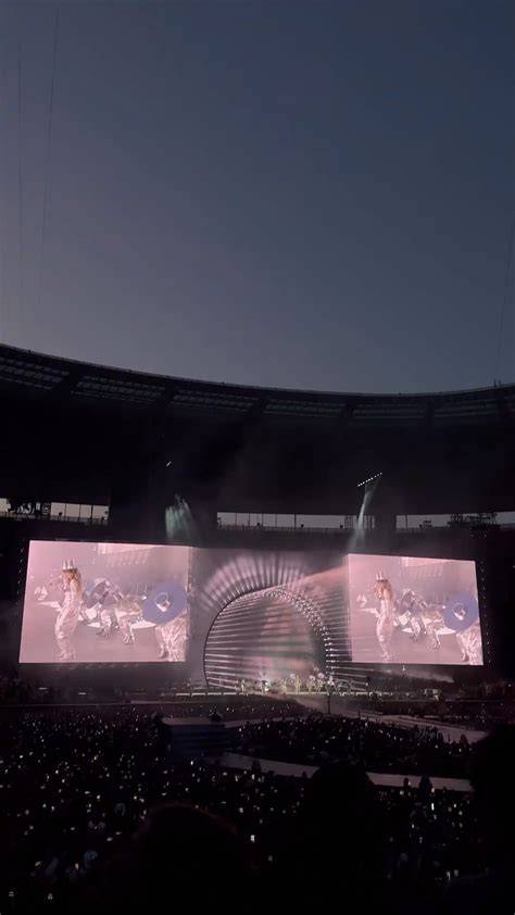 nude at concert