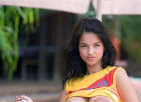 nude boobs show