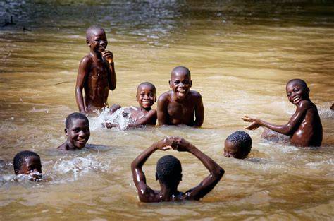 nude boys bathing
