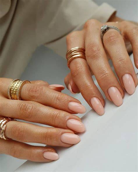 nude bridesmaid nails