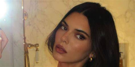 nude celebrity selfies