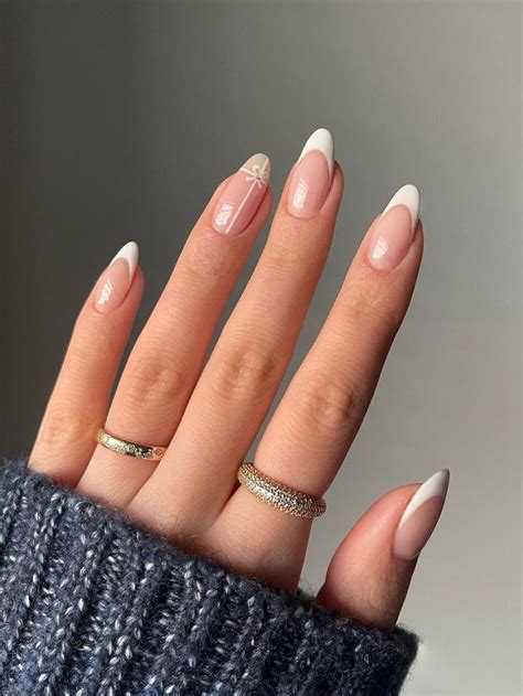 nude classy nails