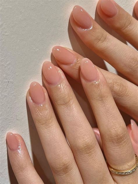 nude color nails