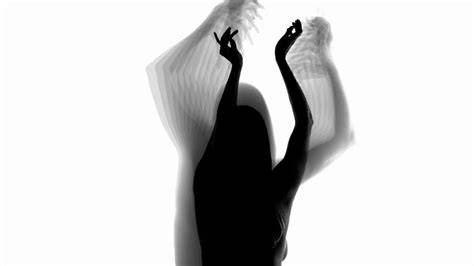 nude dancing women