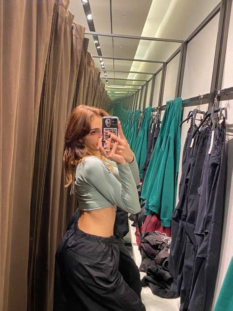 nude dressing room selfies