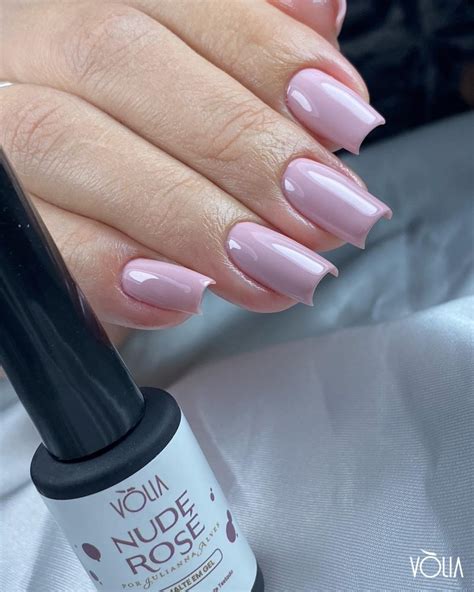 nude em