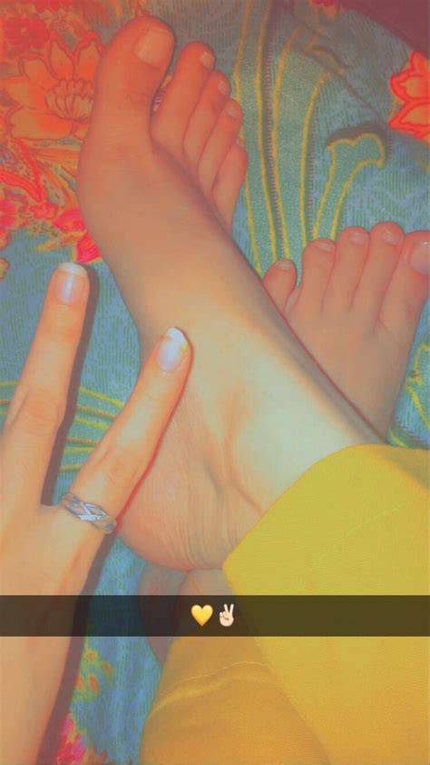 nude feet snap