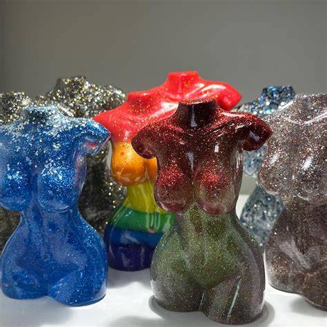 nude figurines