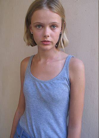 nude flat chest