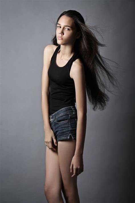 nude flat chested