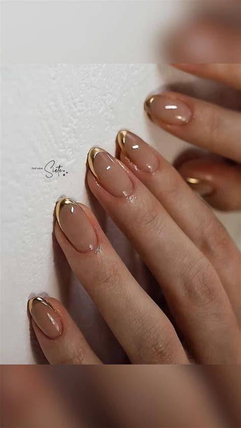 nude gold nails