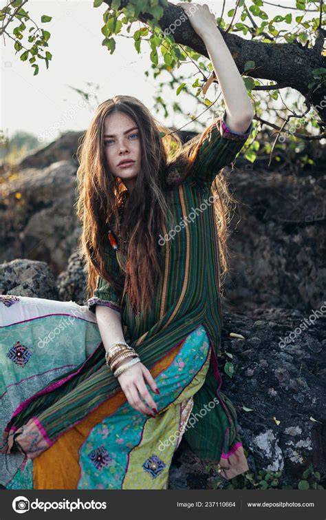 nude hippie chicks