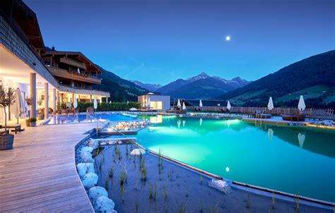 nude hotels