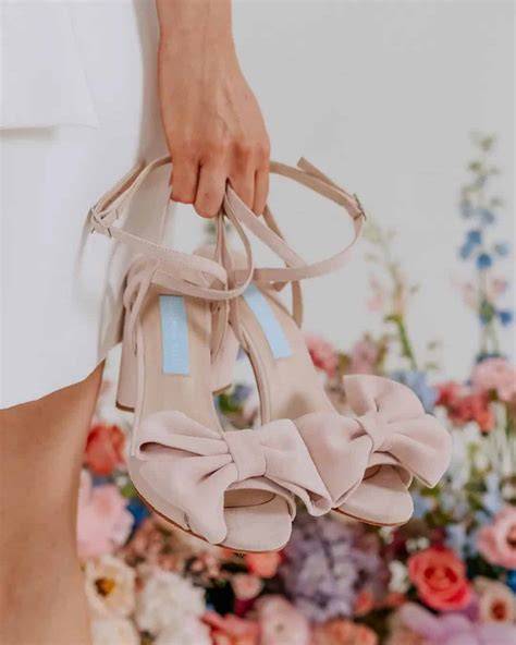nude in shoes