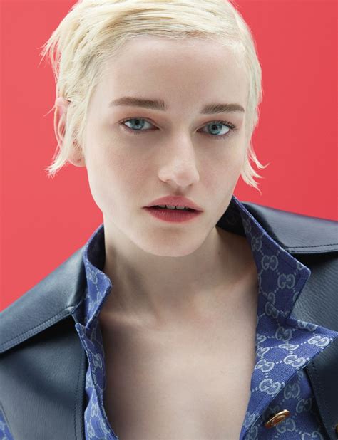 nude julia garner