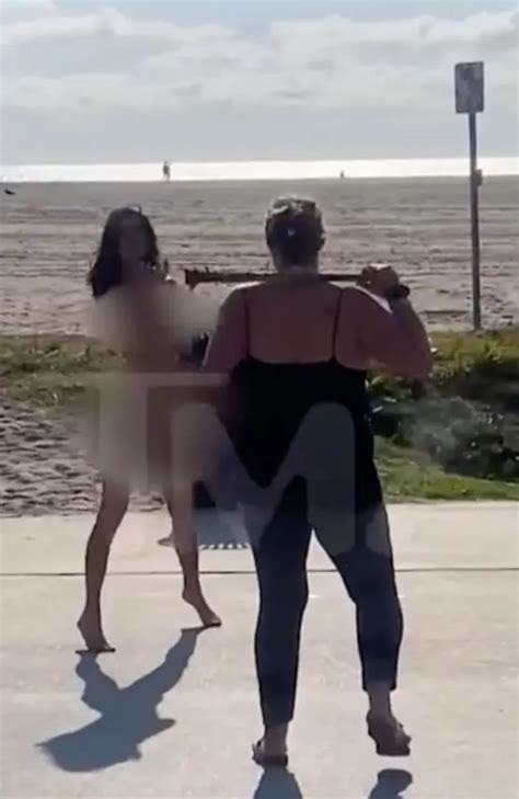 nude ladies fighting