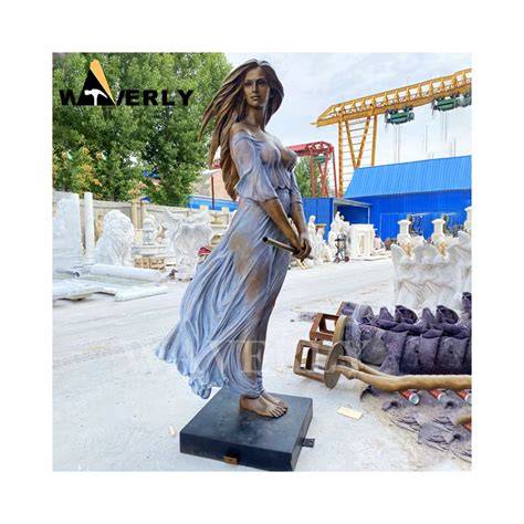 nude lady statue