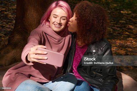 nude lesbian selfies