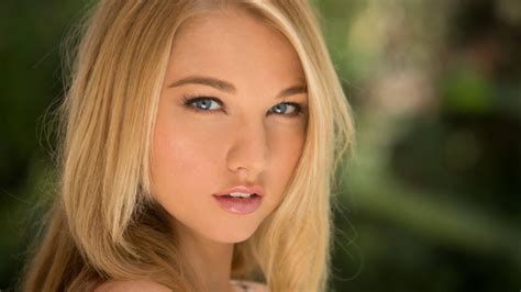 nude lily ivy